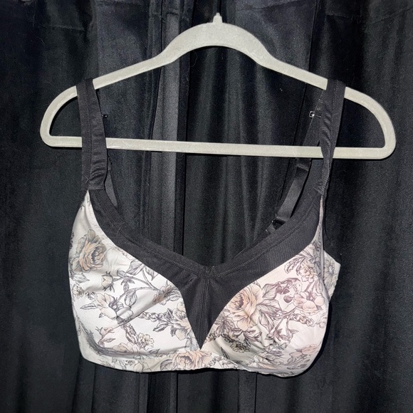 Torrid Underwire Bra With Skull & Floral Design Size 42H - Picture 1 of 3